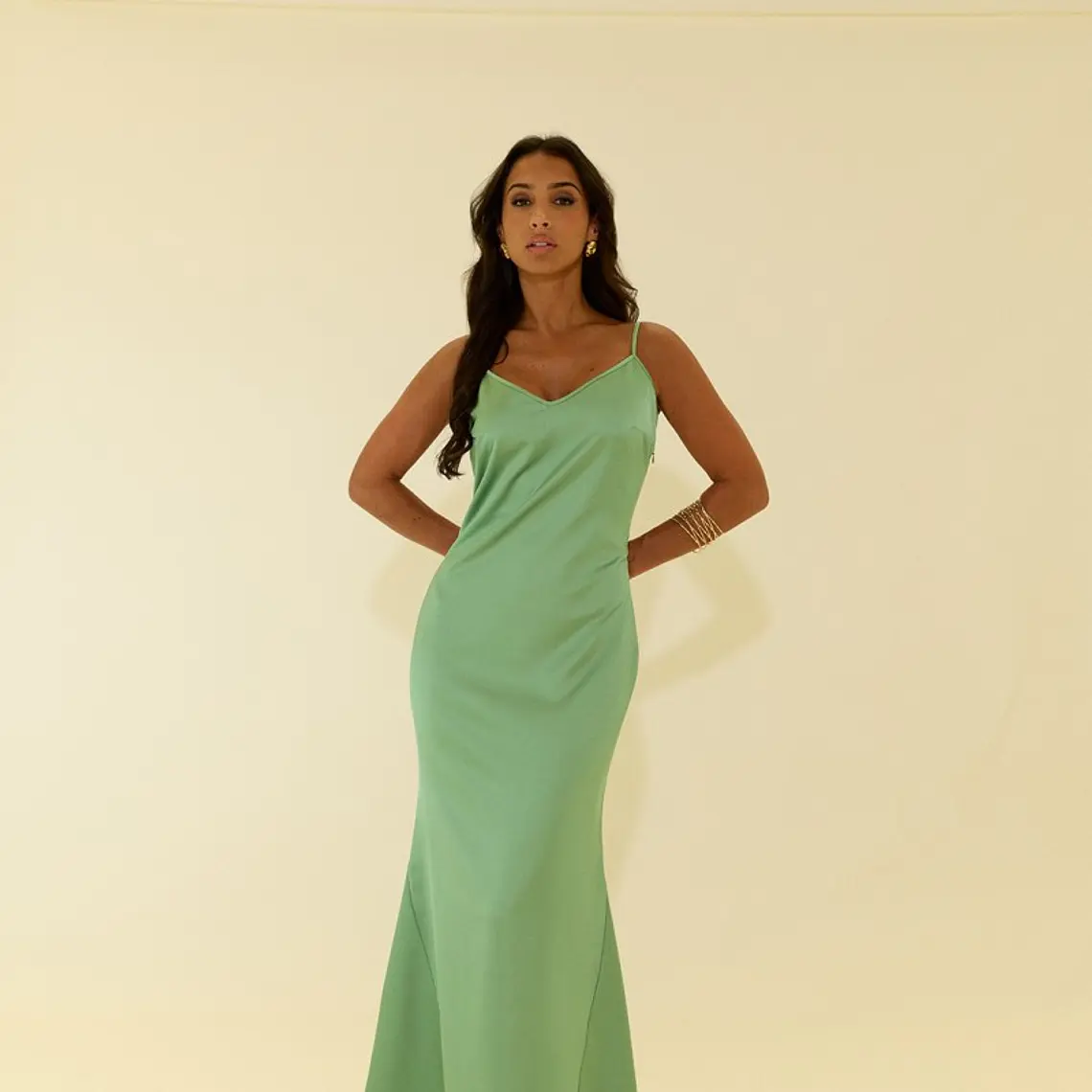 VESTIDO ACETINADO COM ALÇA FINA E COSTAS DECOTADAS SCRIPTA 1