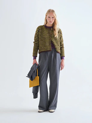CARDIGAN COM RISCAS VERDE E CASTANHAS COMPAÑIA FANTASTICA 