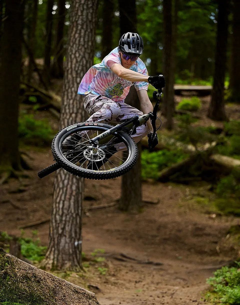 Pantalón ciclismo Loose Riders Cargo Dessert Camo 2