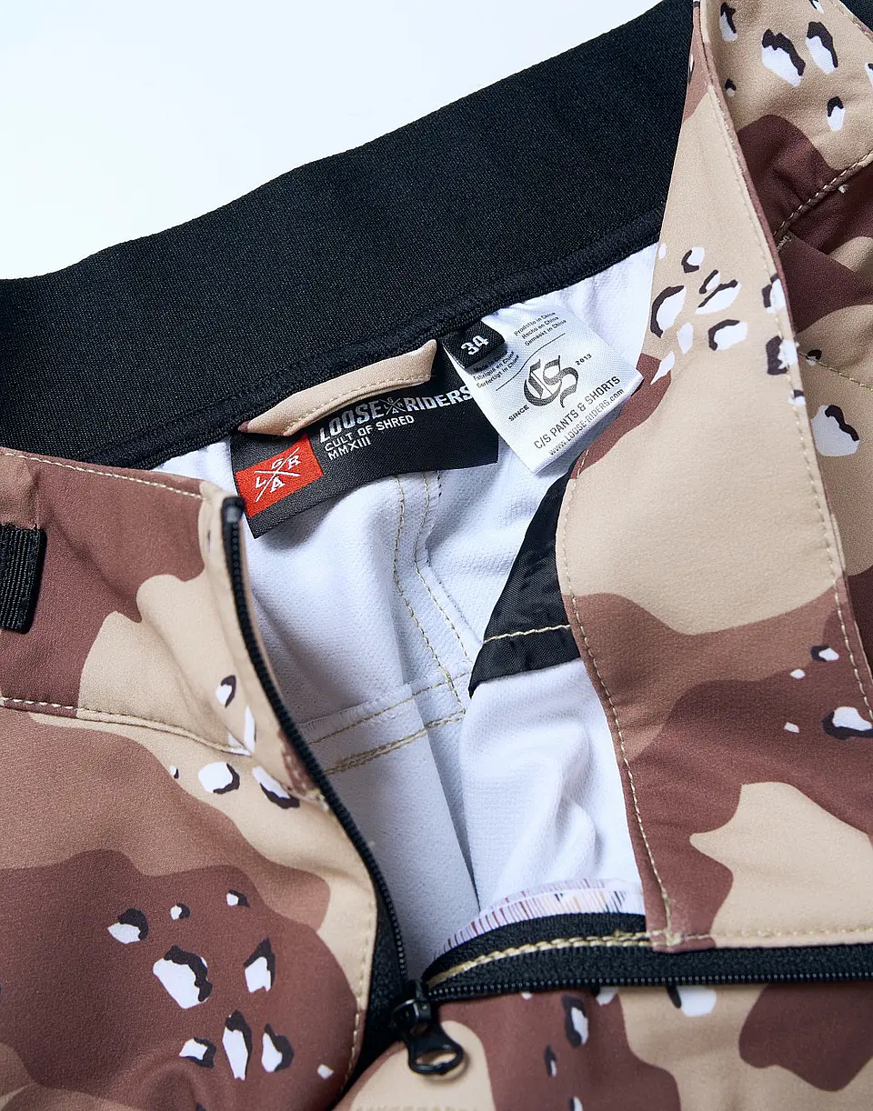 Pantalón ciclismo Loose Riders Cargo Dessert Camo 5