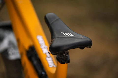 Asiento Title JS1 COTELE NEGRO