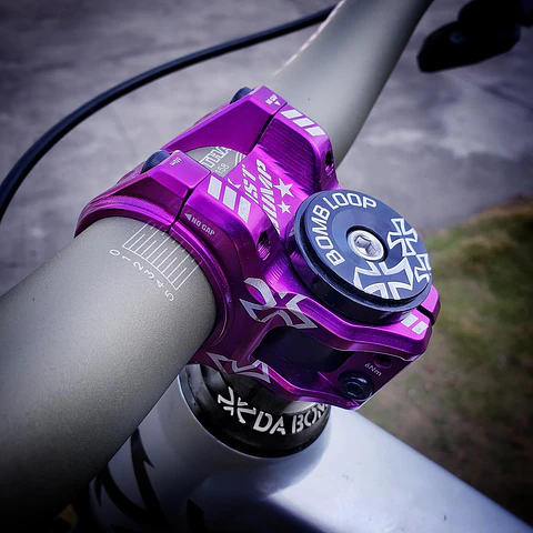 Tee Fist Bump Da Bomb 35 x 35 mm