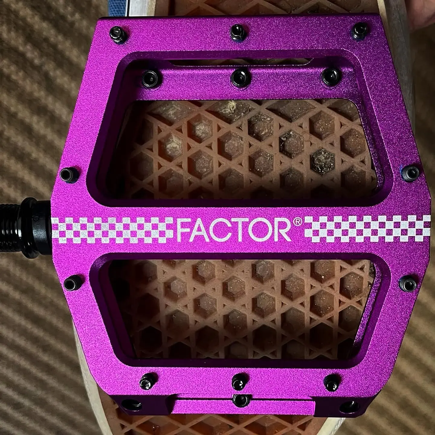 Pedales de Plataforma Factor Bake Morado 2