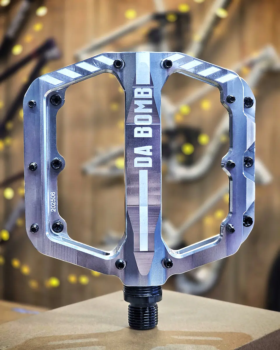 Pedales Da Bomb Plataforma V-Block Cromado 3