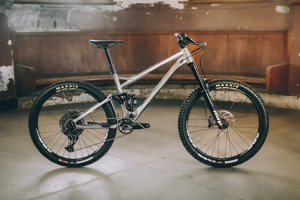 Cuadro Banshee Spitfire V3.2 Enduro y Trail 6