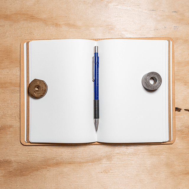 Libreta Semillero 120 hojas fijas café claro relieve