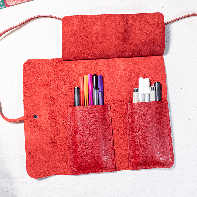 Estuche rojo para lápices