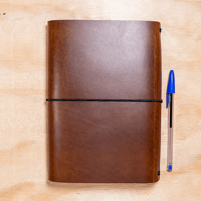 Libreta Belloto 120 hojas reemplazables A5 café claro elástico negro