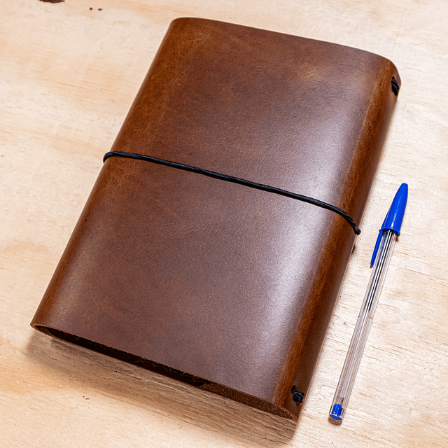 Libreta Belloto 120 hojas reemplazables A5 café claro elástico negro