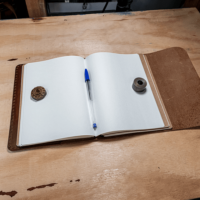 Libreta Belloto 120 hojas reemplazables A5 café claro elástico negro