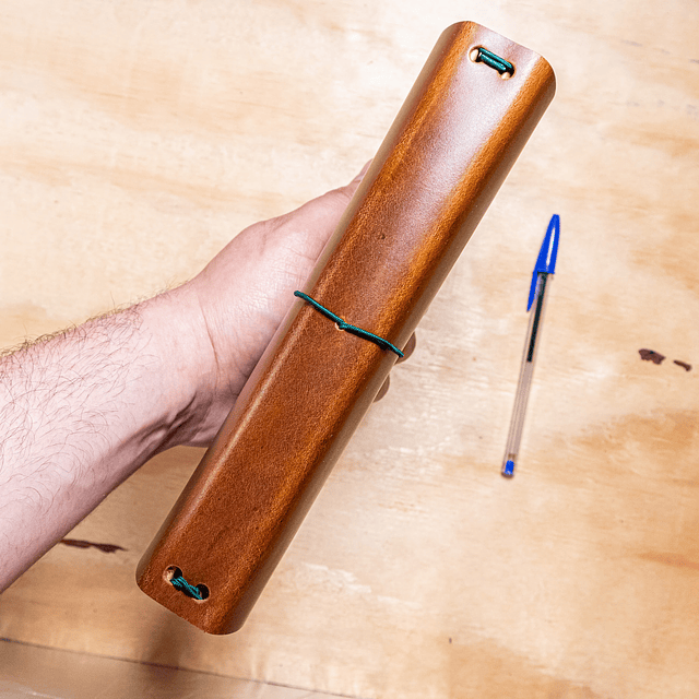 Libreta Belloto 120 hojas reemplazables A5 café claro elástico verde