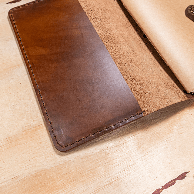 Libreta Belloto 120 hojas reemplazables A5 café claro elástico verde