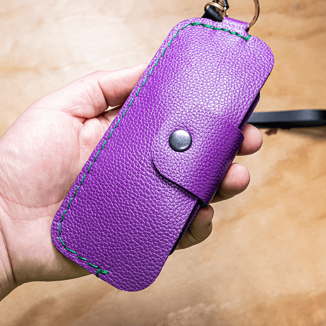 Estuche Pitío para lentes morado verde y negro
