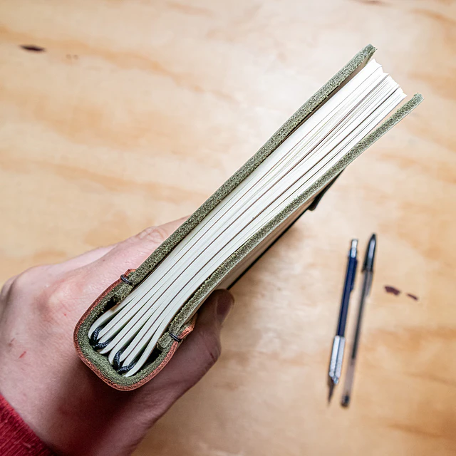 Libreta Algarrobo 120 hojas reemplazables A5 verde oliva y café agreste