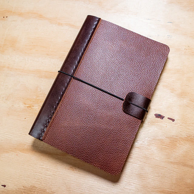 Libreta Algarrobo 120 hojas reemplazables A5 café relieve y café agreste