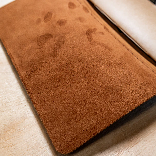 Libreta Algarrobo 120 hojas reemplazables A5 café relieve y café agreste