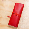 Estuche rojo roll-up para lápices bolsillos de colores