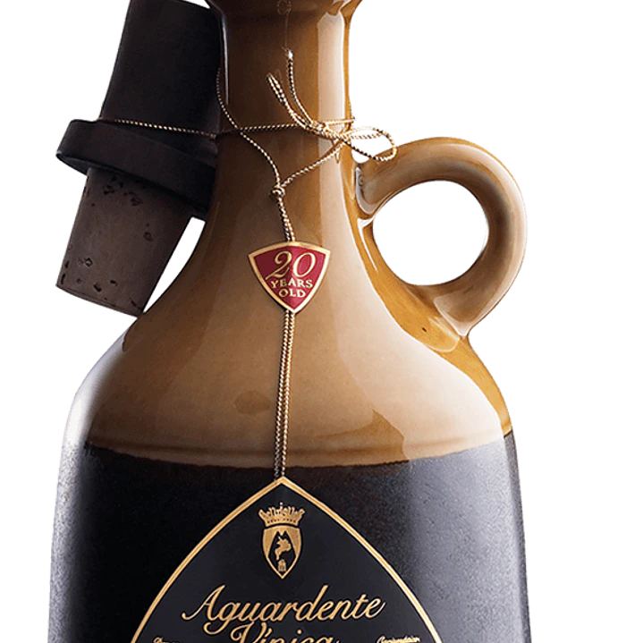 Aguardente Vínica Velhíssima Montanha - 20 Anos 70 cl 1
