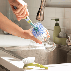 Set de 2 Escobillas de Aseo con Mango y Cerdas Resistentes