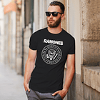 Polera premium Ramones logo hombre 7