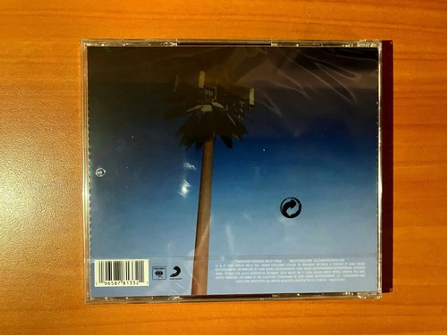 Miley Cyrus - Endless Summer Vacation - CD 3
