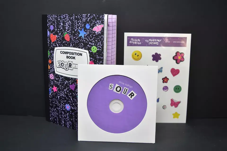 Olivia Rodrigo - Sour - Diario Deluxe Con CD 7
