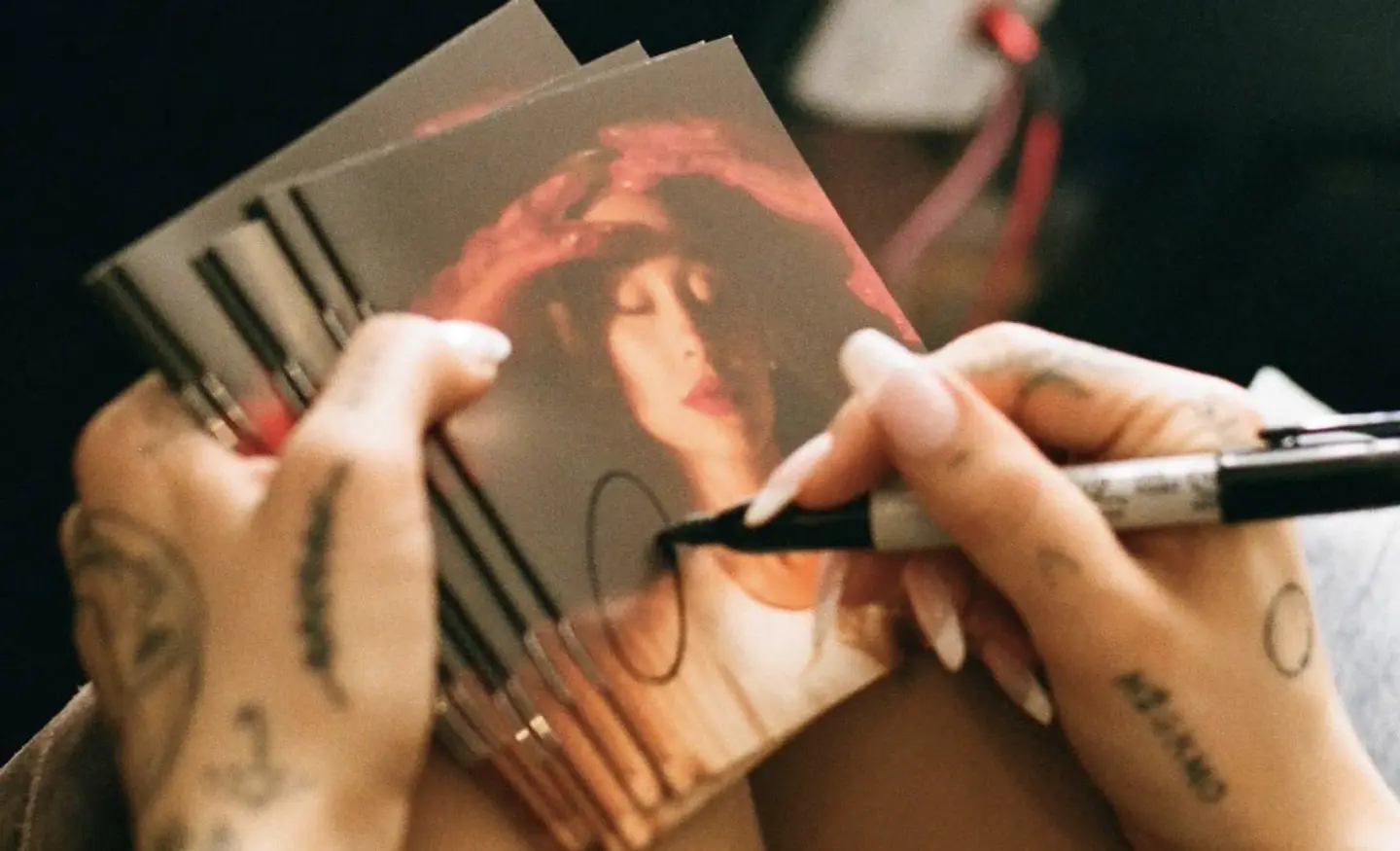 Ariana Grande - Eternal Sunshine - CD Autografiado / Firmado 3