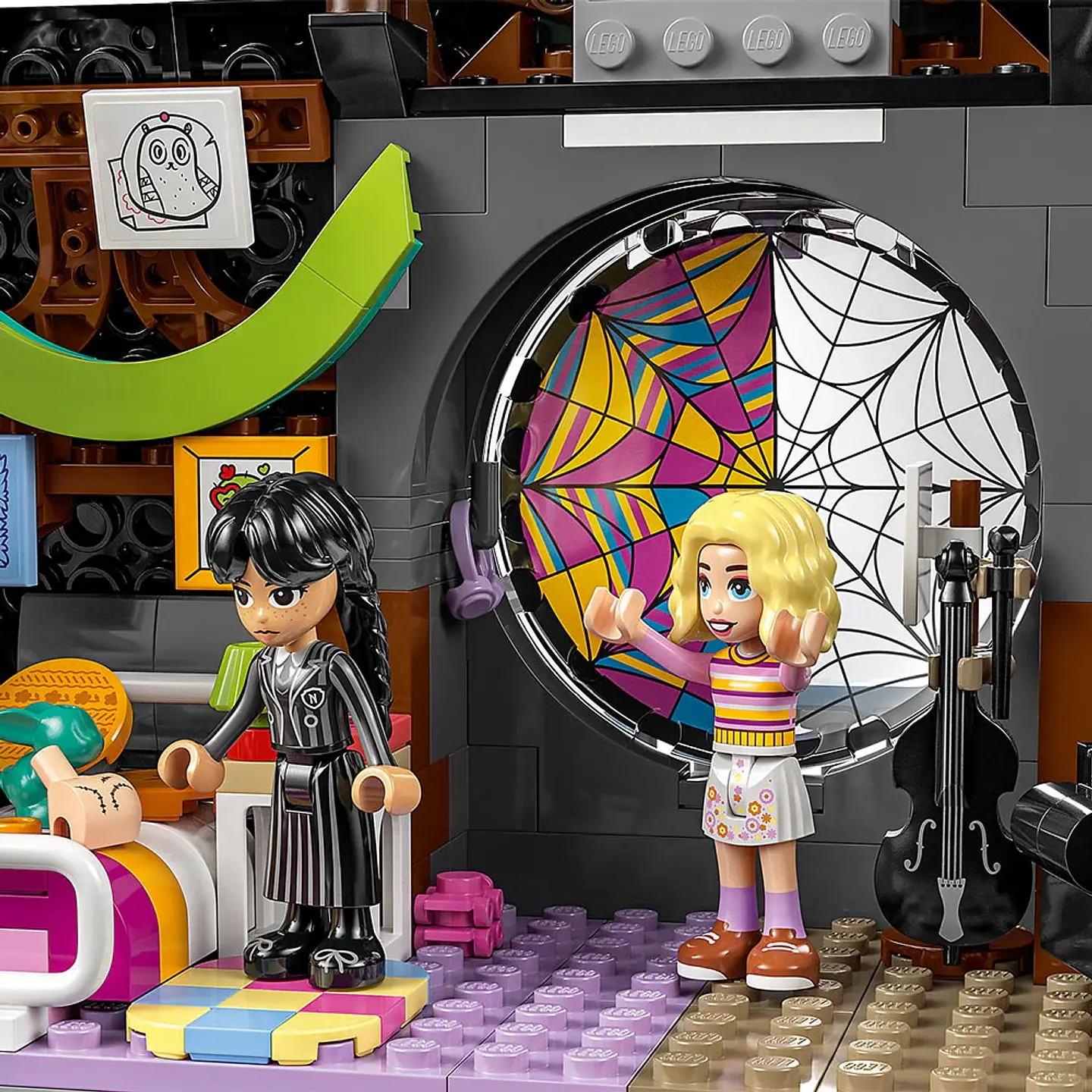 LEGO Wednesday - Dormitorio de Merlina y Enid (76781) 4