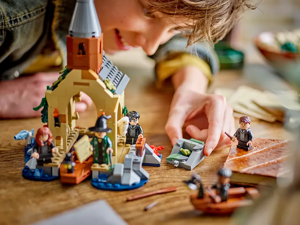 LEGO Harry Potter - Cobertizo del Castillo de Hogwarts™ (76426) 2