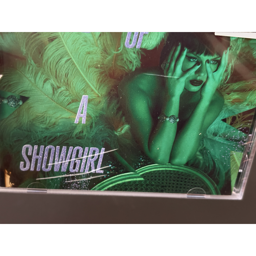 Taylor Swift - The Life of a Showgirl - It’s Rapturous CD Edición Target (con Poster) (con detalle) 2
