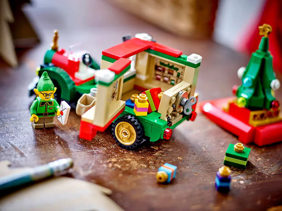 LEGO - Camión de Reparto de Papá Noel (40746) 5