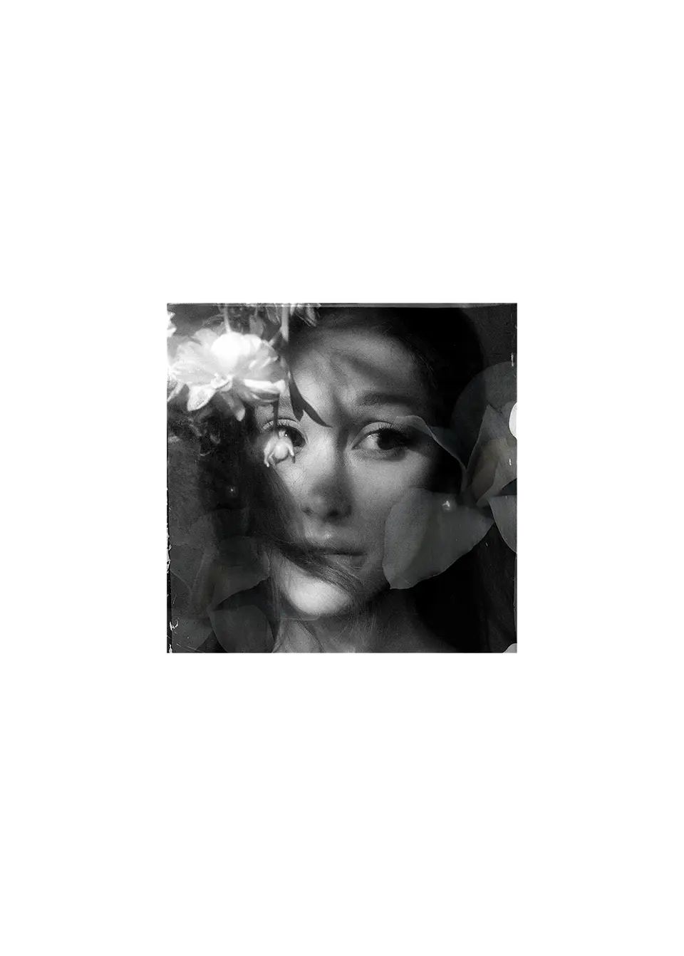 (PREVENTA) Ariana Grande - petal - Vinilo (LP) Lenticular Opal Girly 2
