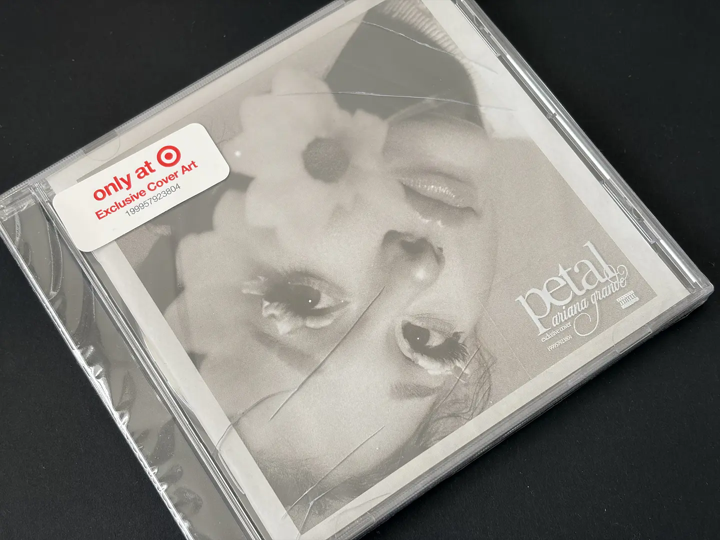 [con detalle] Ariana Grande - petal - CD Target Edition Limitada 2