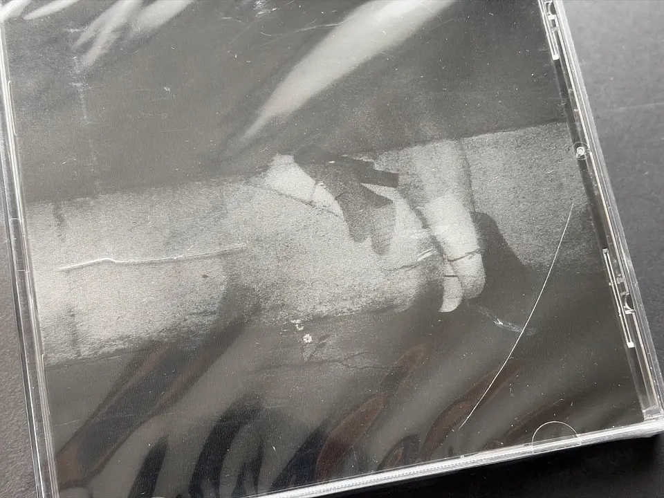 [con detalle] Ariana Grande - petal - CD Lenticular Edición Limitada 3
