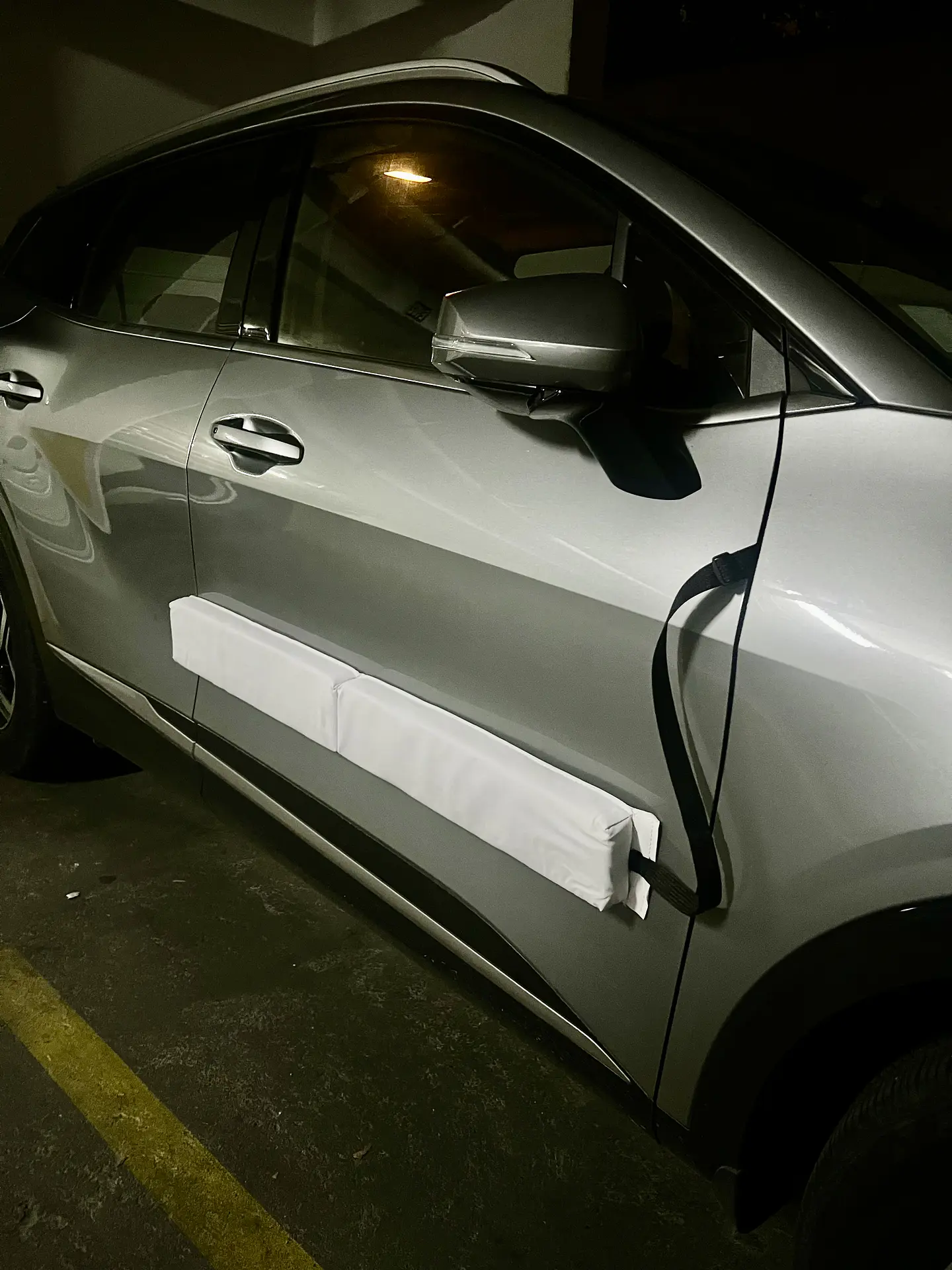 Protector Antiportazos Magnético Blanco para Autos 4