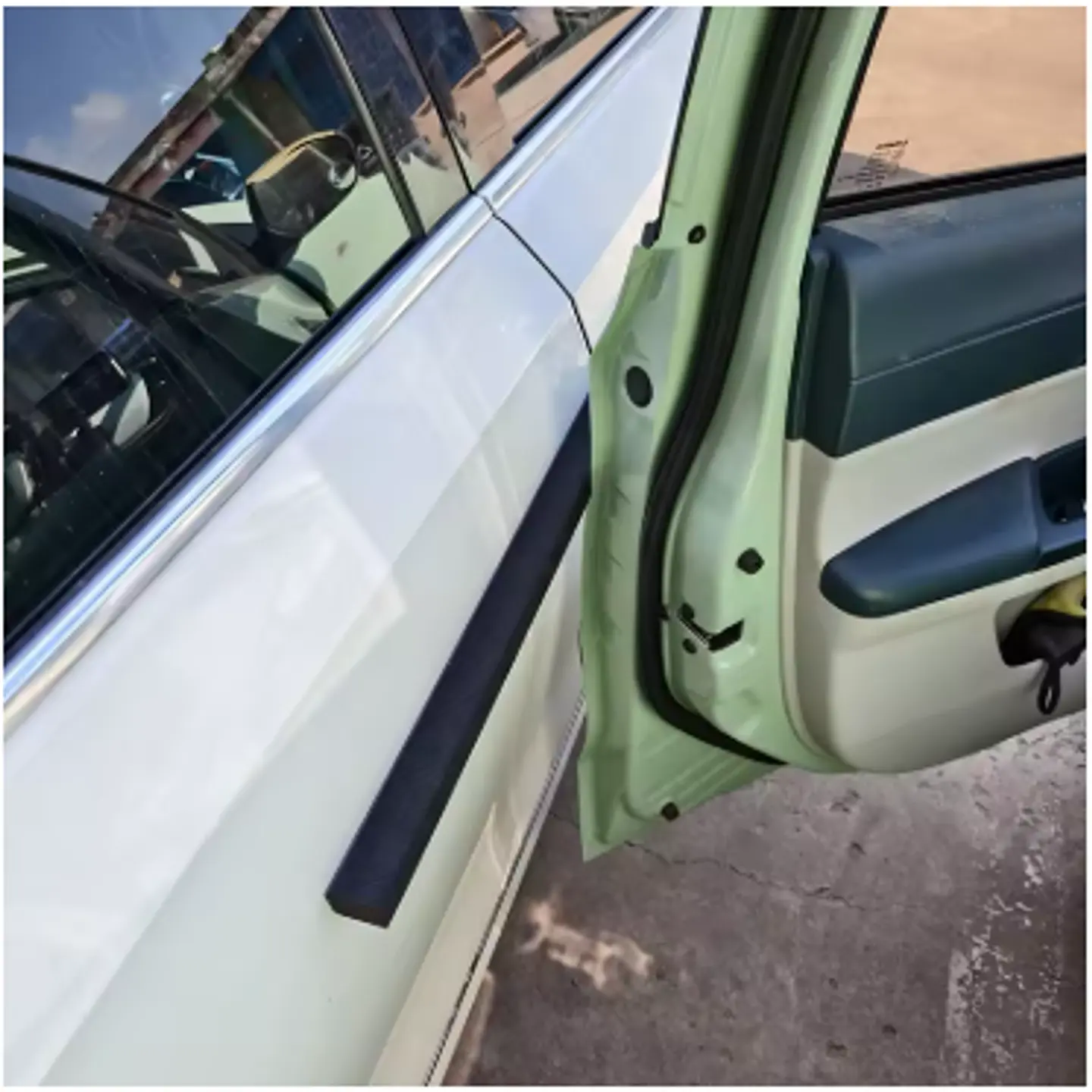 Protector Antiportazos Imantado para Autos 1