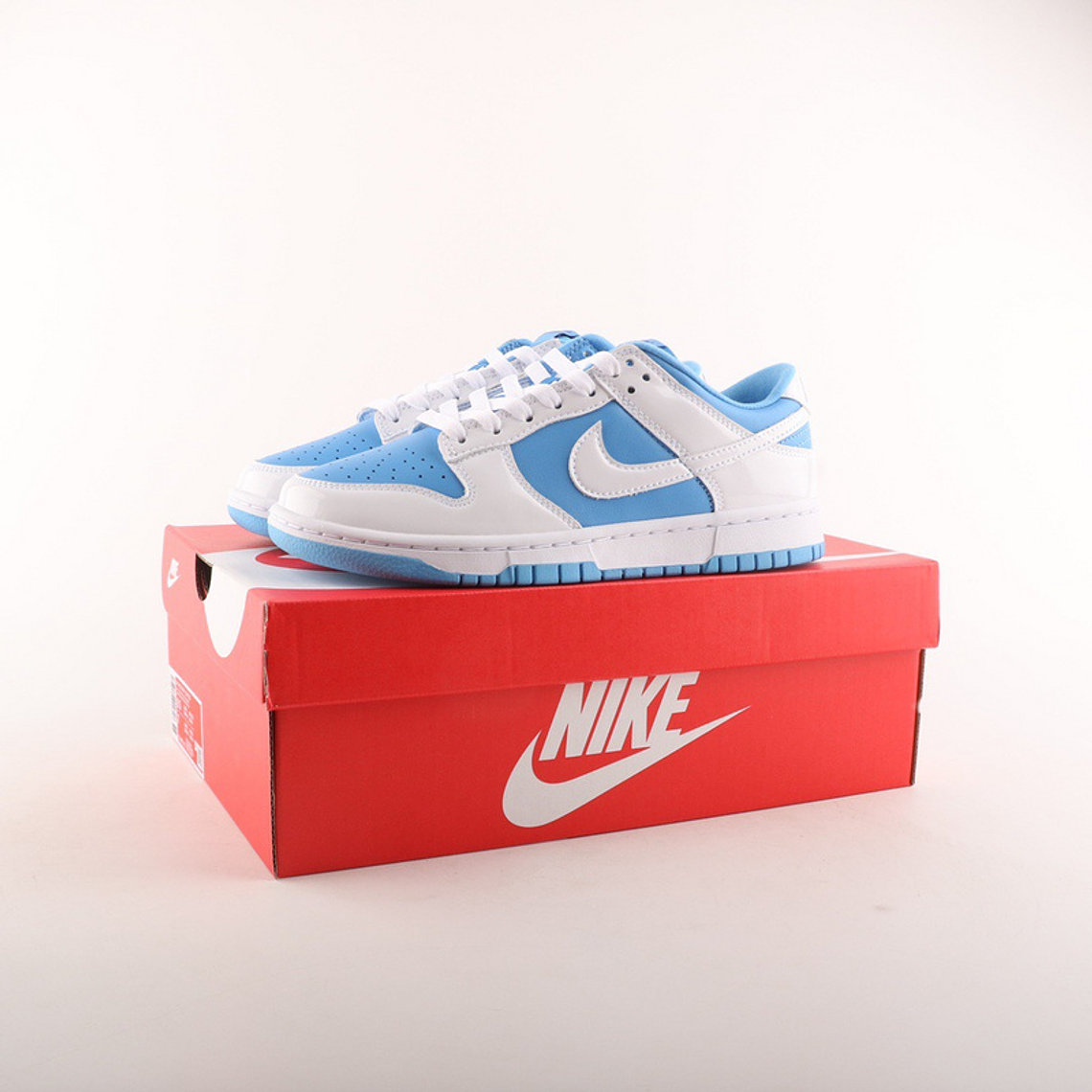 DUNK SB LOW CLASSIC Sneakers - Blue and White (36 to 46) 2