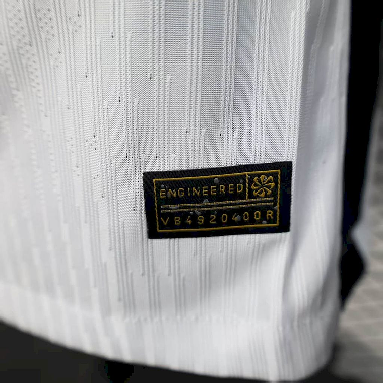 Paris Saint-Germain 2025/26 White Jersey Player Version 6