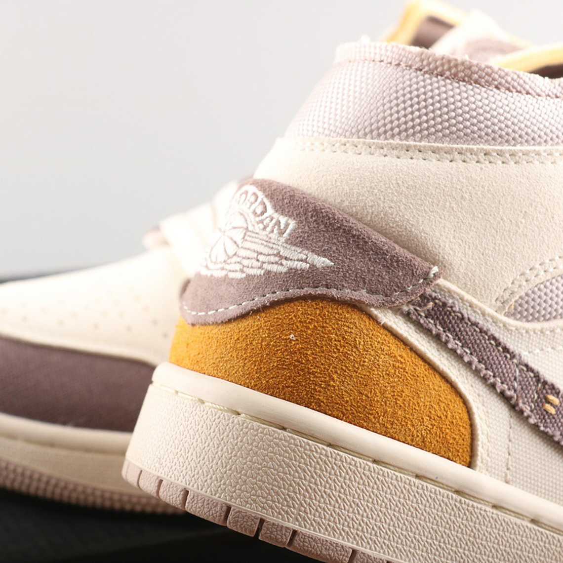 Ténis AJ 1 Retro High DM9652-102 - (36 ao 46) 12