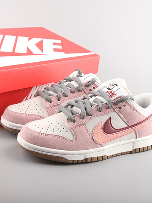 Ténis Womens Dunk SB Low Special DO9457-120 - (Tamanho 36 ao 40)