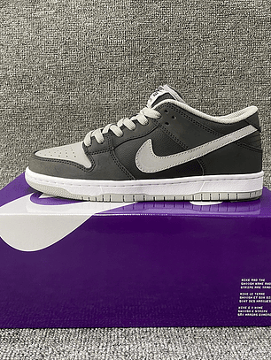 Tênis Dunk SB Low Top Grain - Couro (Tamanho 36 ao 47,5) Cinza escuro e branco