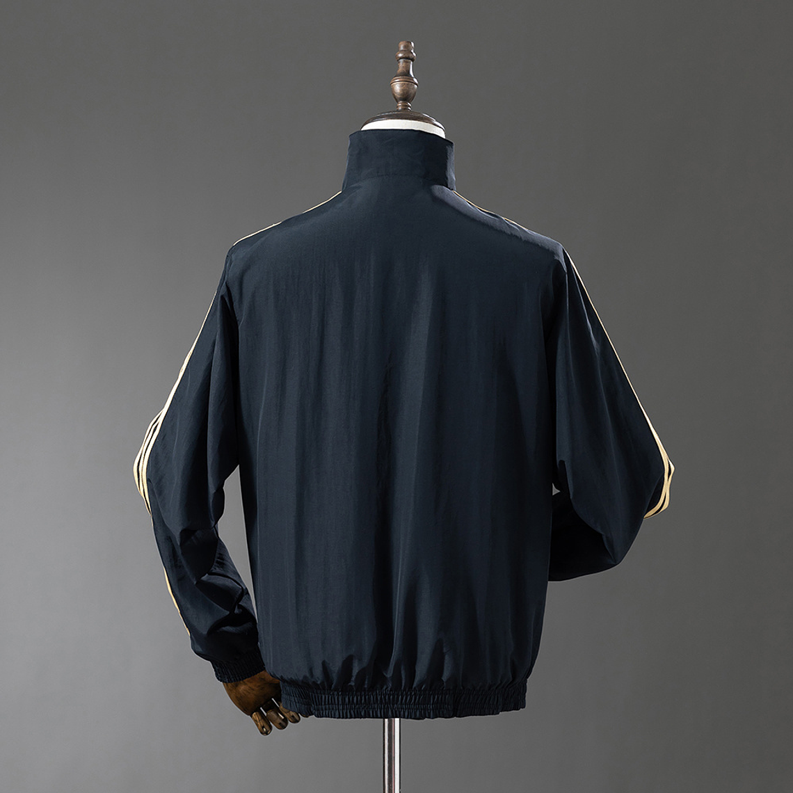 Casaco Reversível Arsenal 2025 - Unissexo (Tamanhos S ao 2XL) 3