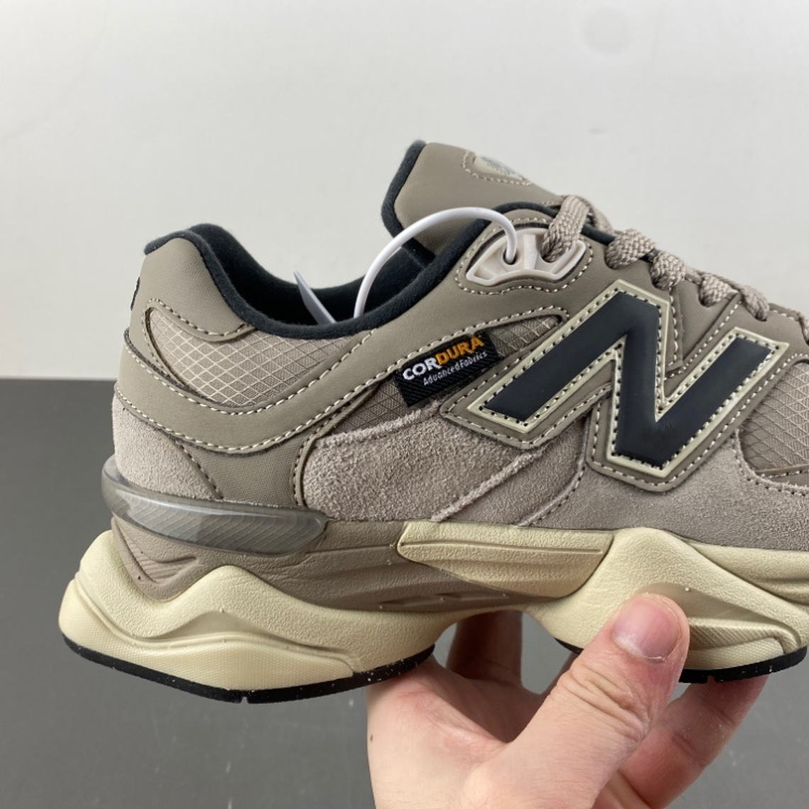 Ténis New Balance 9060 'Cinza e Preto' - Original, Estilo e Conforto Superior 13