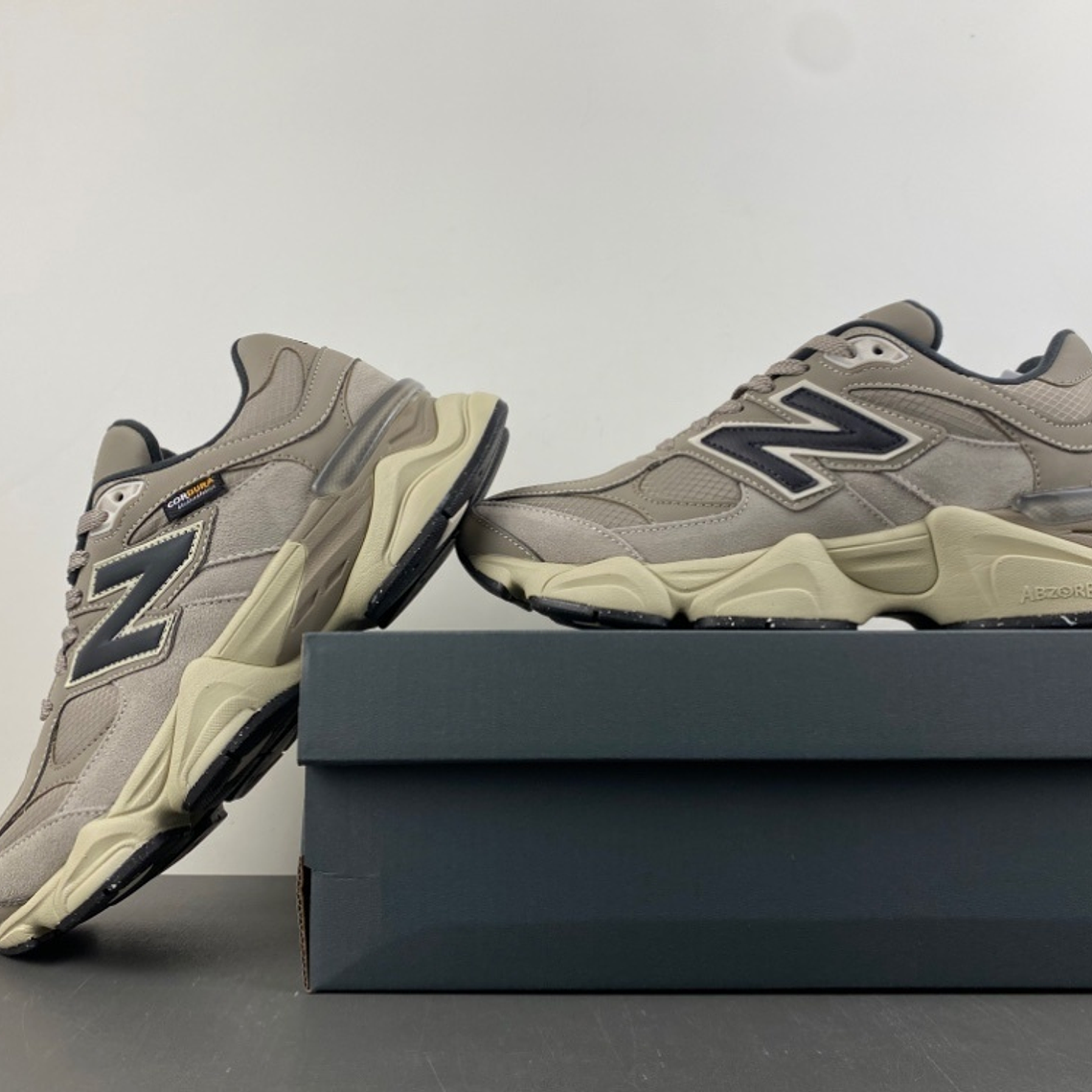 Ténis New Balance 9060 'Cinza e Preto' - Original, Estilo e Conforto Superior 2