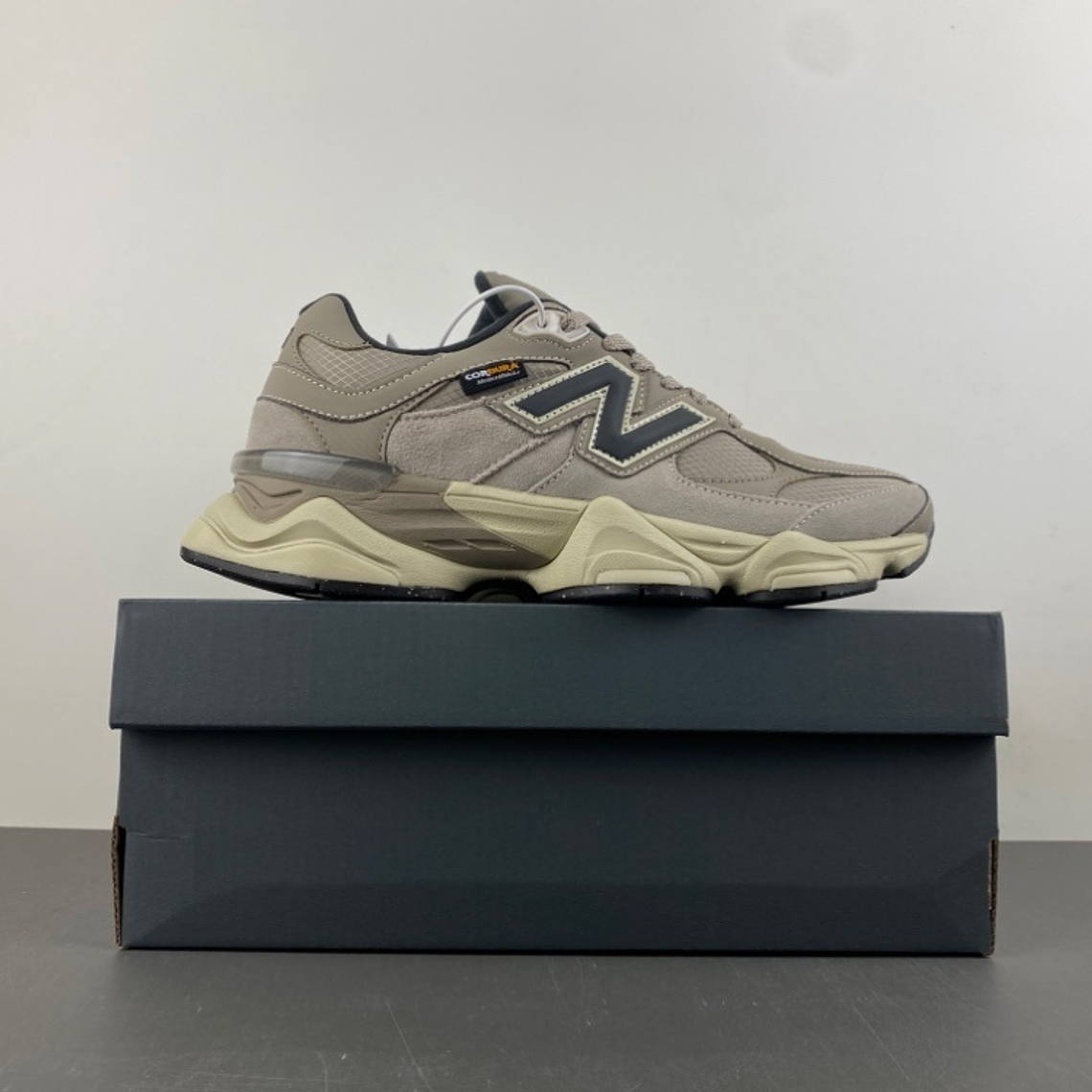 Ténis New Balance 9060 'Cinza e Preto' - Original, Estilo e Conforto Superior 1