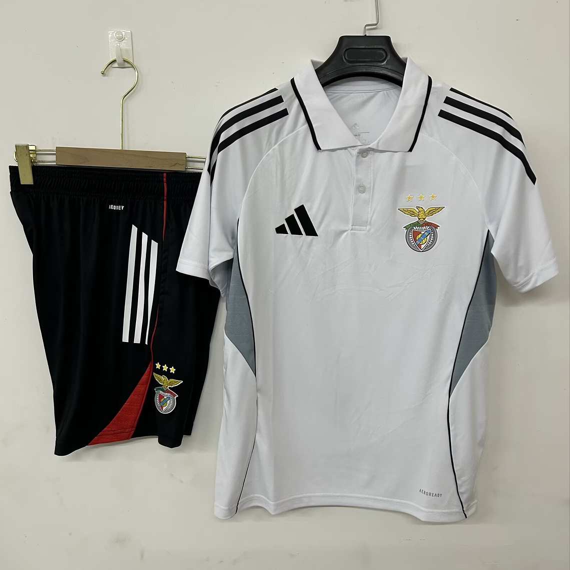 Conjunto Polo + Calções Benfica 2025/26 | S ao 3XL  1
