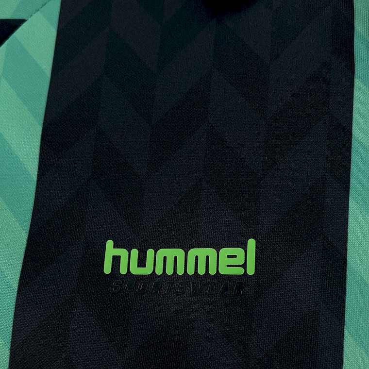 Camisola Retro Betis 25/26 Oversize: A Alma Verdiblanca com Estilo Contemporâneo 5