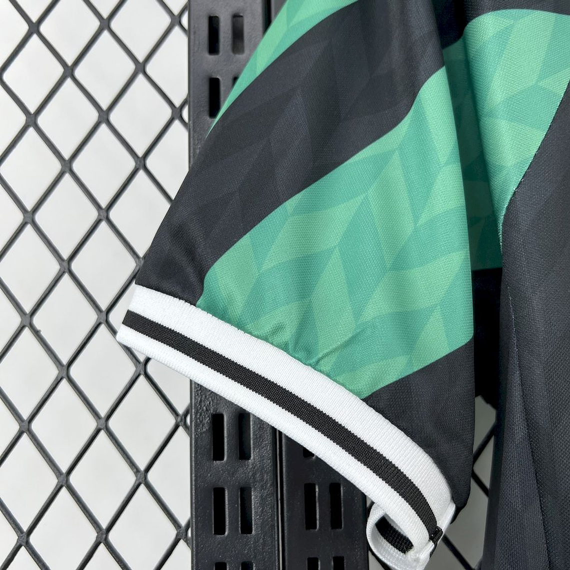 Camisola Retro Betis 25/26 Oversize: A Alma Verdiblanca com Estilo Contemporâneo 7