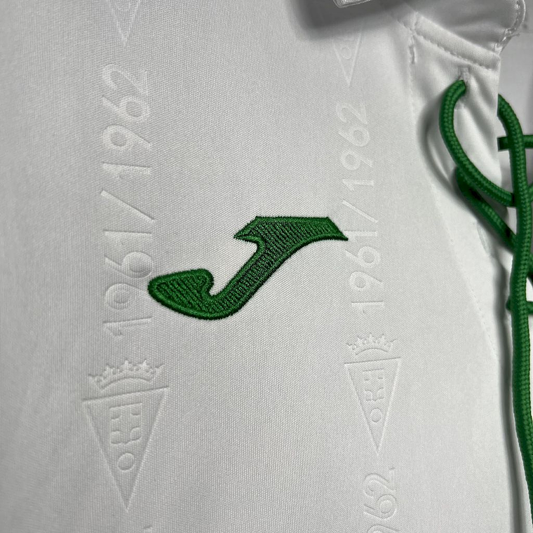 Camisola Retro Córdoba CF 70 Anos: A Camisola que Celebra Sete Décadas de Orgulho Blanquiverde 5