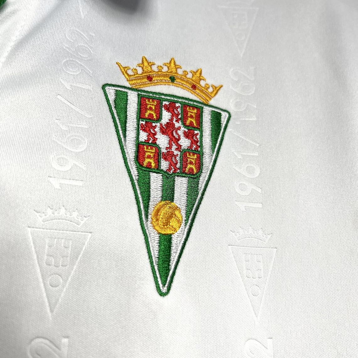 Camisola Retro Córdoba CF 70 Anos: A Camisola que Celebra Sete Décadas de Orgulho Blanquiverde 8